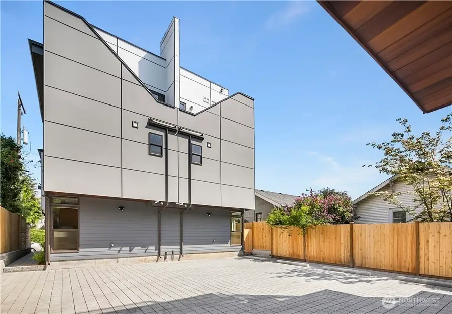 6211 9th Avenue Ne #A, Seattle, WA 98115 - #3