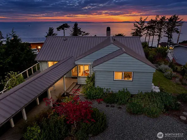 1443 Martha Way, Oak Harbor, WA 98277