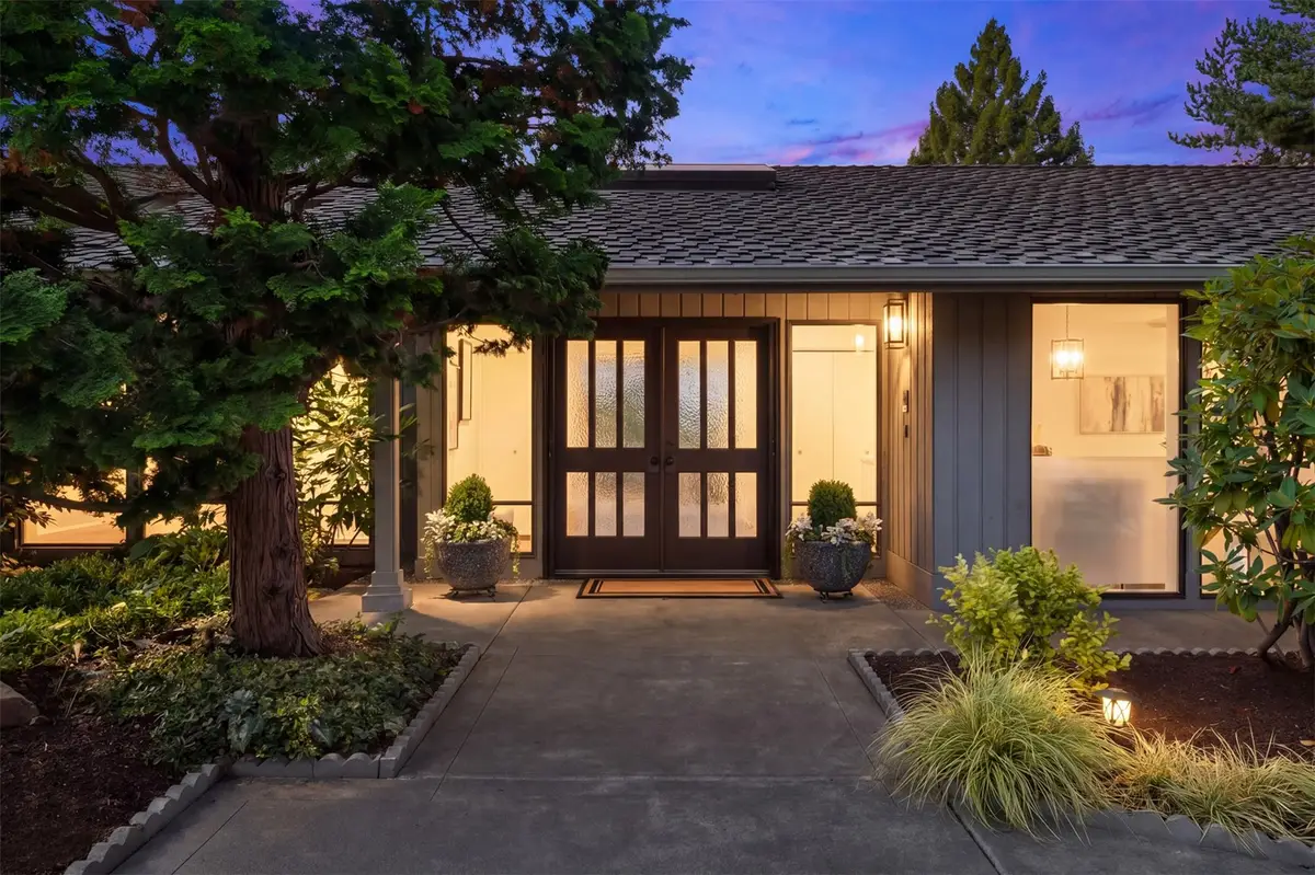 2325 88th Avenue Ne, Clyde Hill, WA 98004 - #1