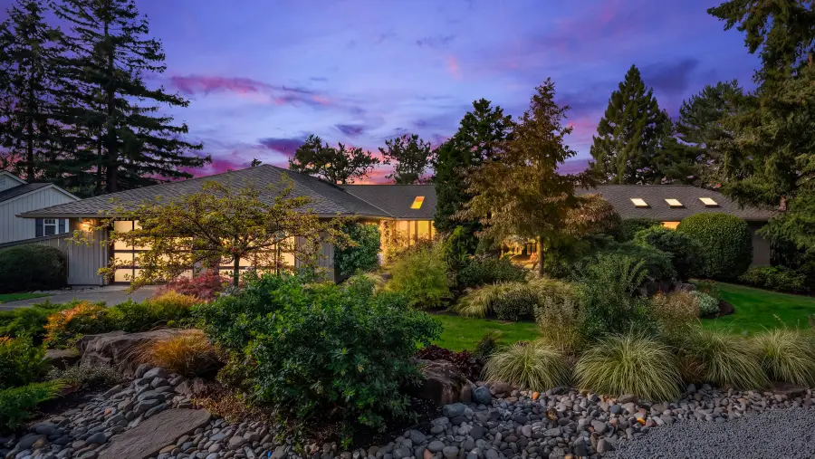 2325 88th Avenue Ne, Clyde Hill, WA 98004 - #2