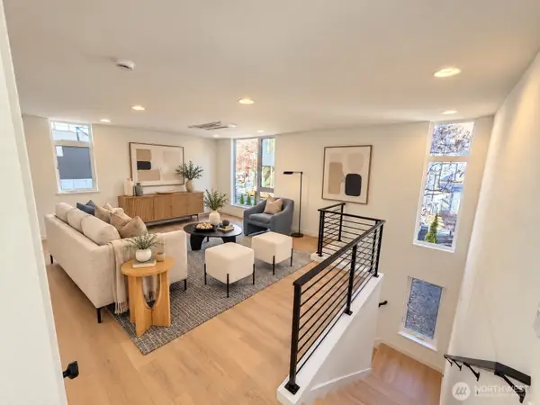 2532 30th Avenue W, Seattle, WA 98199