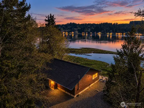 730 E North Bay Road, Allyn, WA 98524