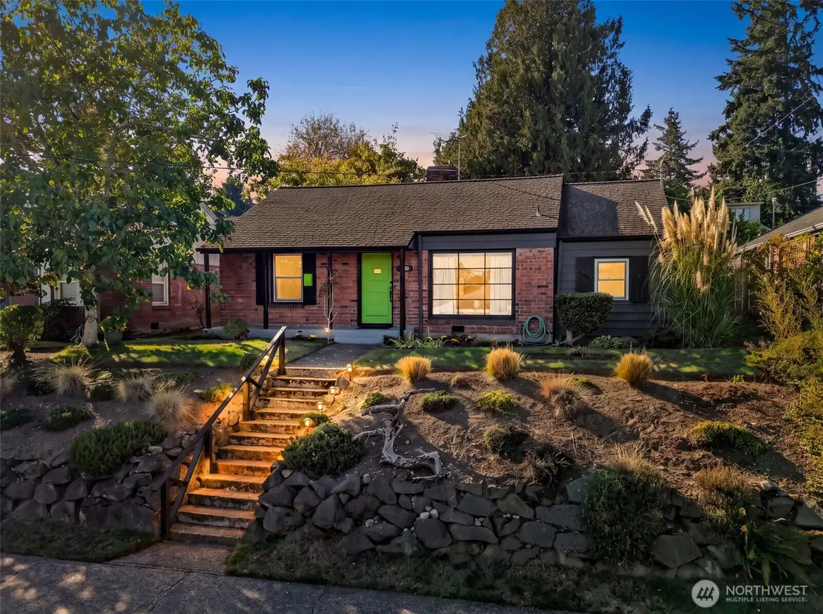 6251 37th Avenue Ne, Seattle, WA 98115 - #1