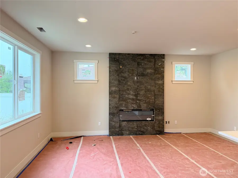 317 108th Street Sw #B, Everett, WA 98204 - #3
