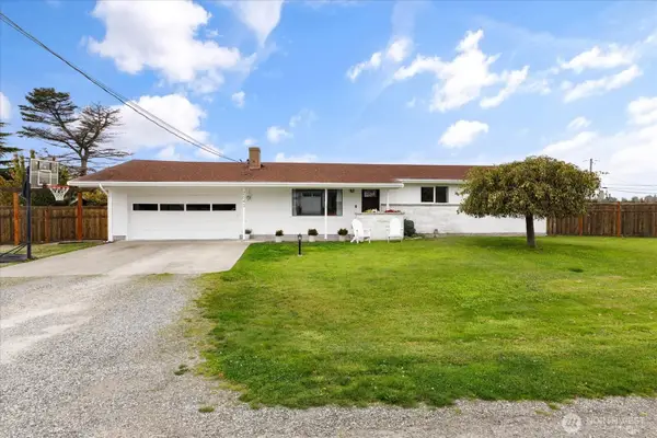2043 SW Dillard Lane, Oak Harbor, WA 98277
