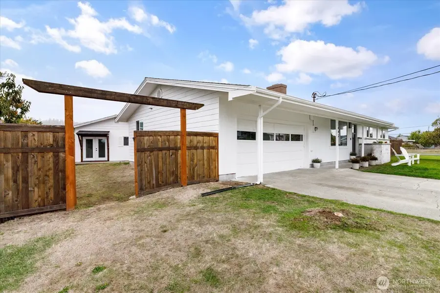 2043 SW Dillard Lane, Oak Harbor, WA 98277 - #2