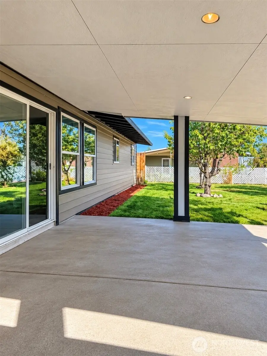 221 Loring Drive, Moses Lake, WA 98837 - #3