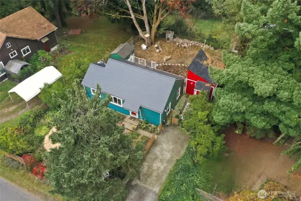 923 S Bay Road Ne, Olympia, WA 98506