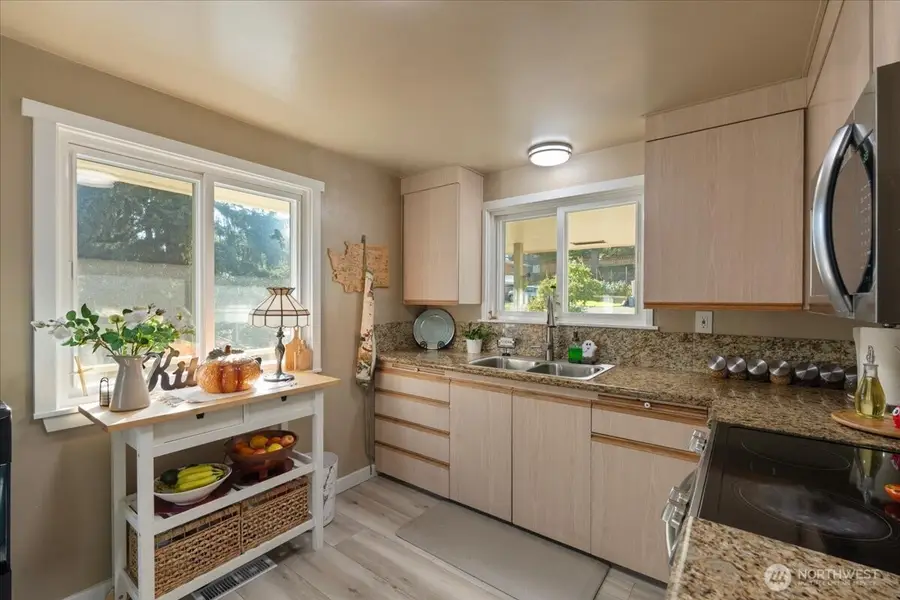 14448 6th Avenue S, Burien, WA 98168 - #3