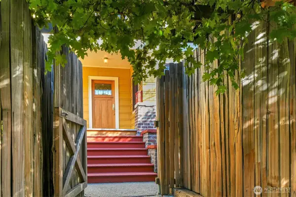 8024 16th Avenue Ne, Seattle, WA 98115