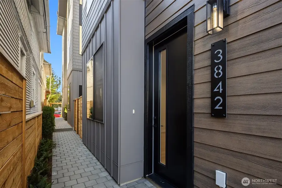 3842 Linden Avenue N, Seattle, WA 98103 - #2