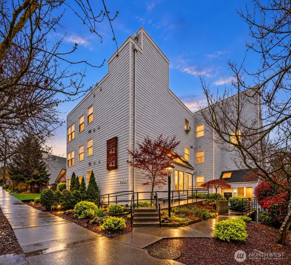 6547 42nd Avenue Sw #303, Seattle, WA 98136