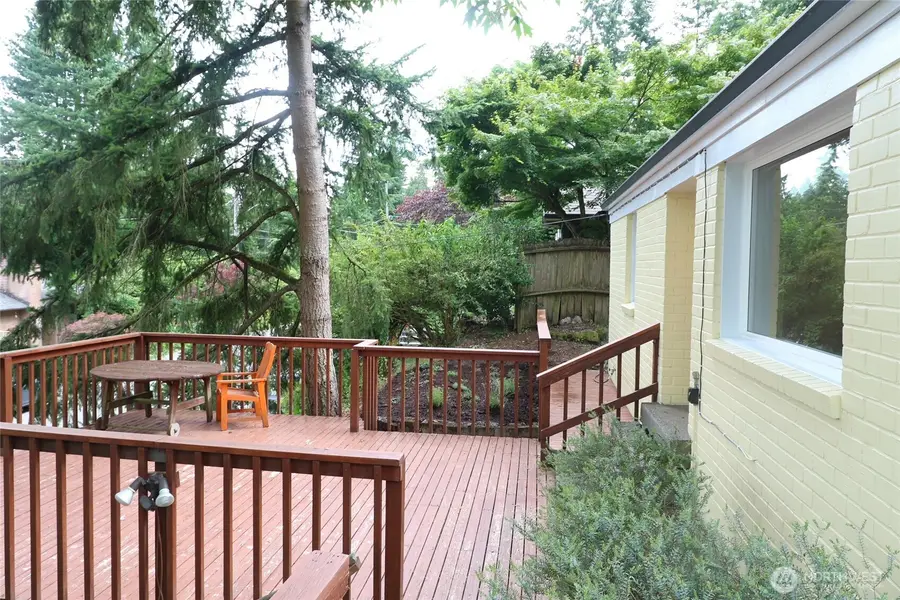 9233 17th Avenue Ne, Seattle, WA 98115 - #2
