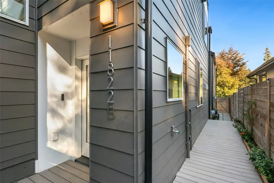 11822 31st Place Ne #B, Seattle, WA 98125 - #2