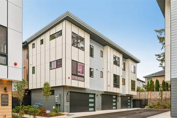 19219 77th Court Ne #103, Kenmore, WA 98028