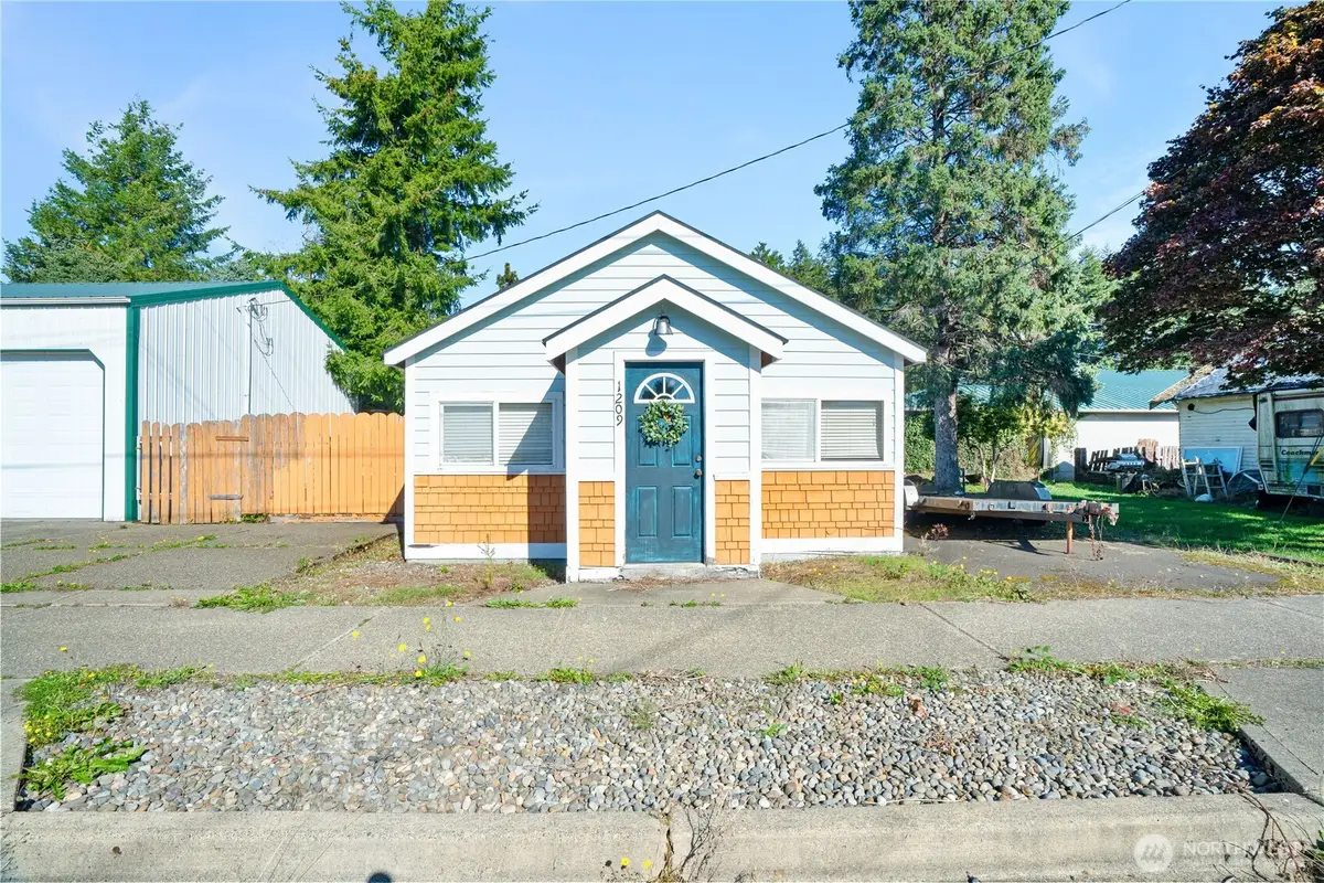 1209 2nd Street, Cosmopolis, WA 98537 - #1