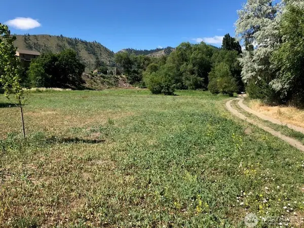 613 Pioneer Avenue, Cashmere, WA 98815