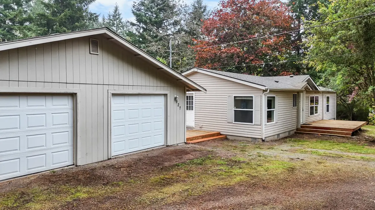 927 N Tipsoo Loop, Rainier, WA 98576 - #1