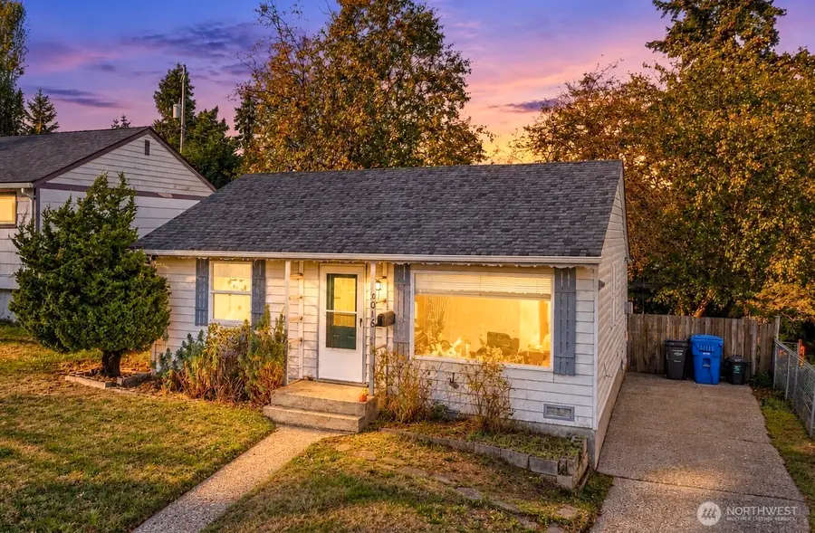 3016 SW Roxbury Street, Seattle, WA 98126 - #2