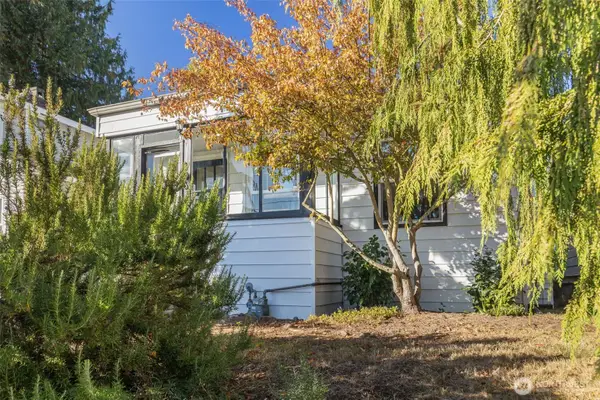 106 NE 54th Street, Seattle, WA 98105