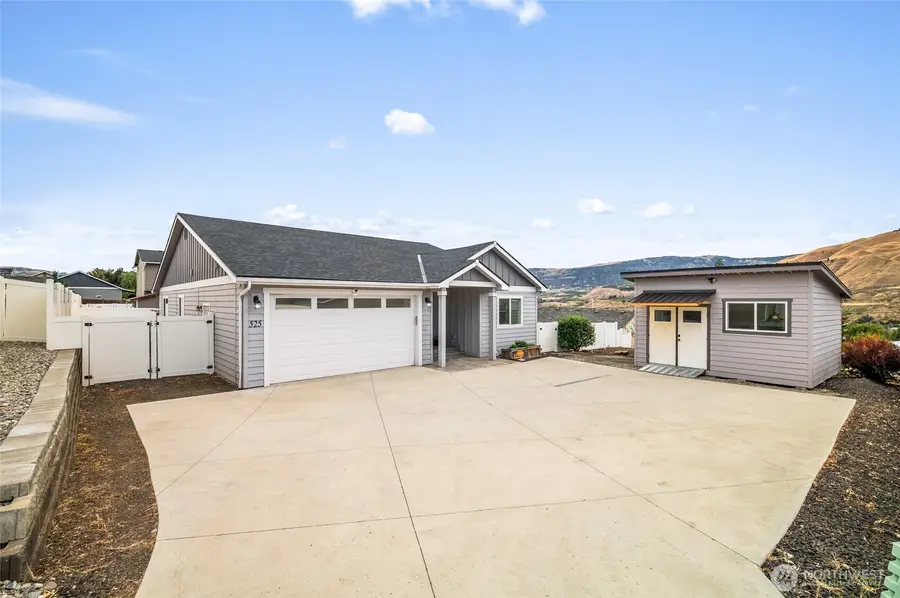 525 S Iowa Avenue, East Wenatchee, WA 98802 - #2