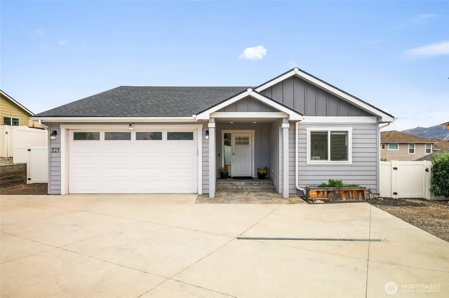 525 S Iowa Avenue, East Wenatchee, WA 98802 - #3