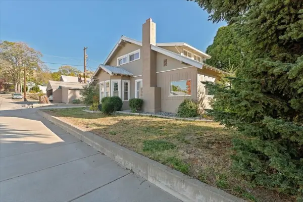 405 E Nixon Avenue, Chelan, WA 98816