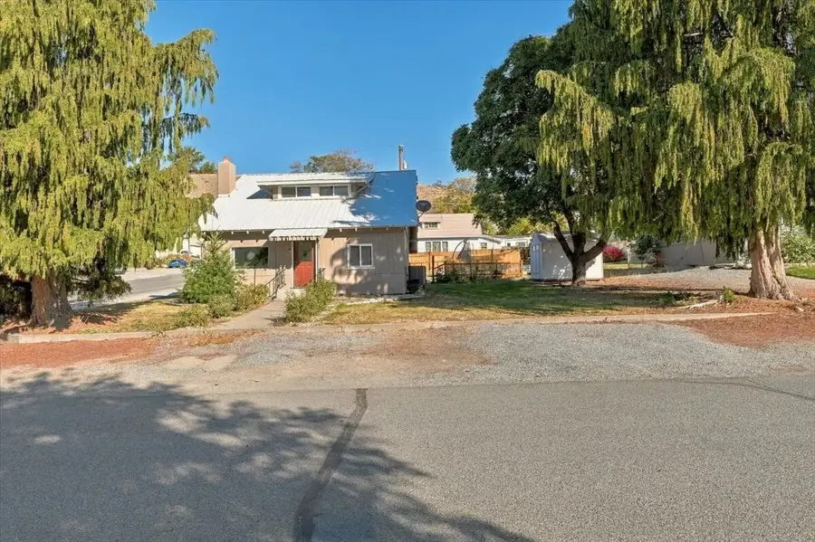 405 E Nixon Avenue, Chelan, WA 98816 - #2