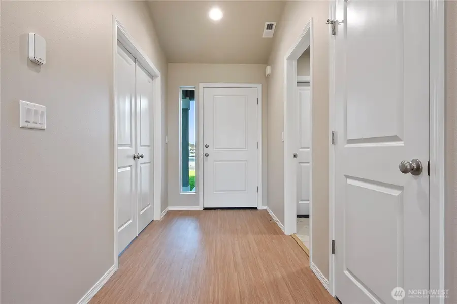 219 Poplar Street Ne, Royal City, WA 99357 - #2