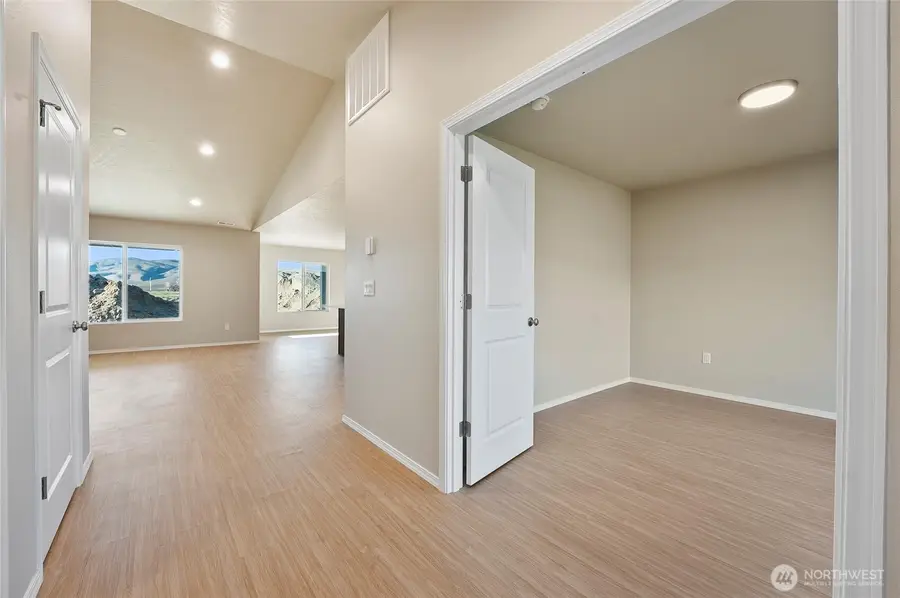 219 Poplar Street Ne, Royal City, WA 99357 - #3
