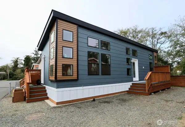 1303 30th Street #4, Seaview, WA 98644
