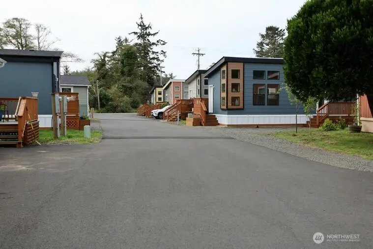 1303 30th Street #4, Seaview, WA 98644 - #2