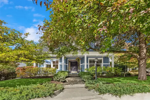 730 Village Circle Nw, Bainbridge Island, WA 98110