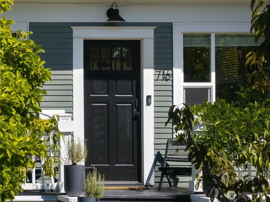 716 32nd Avenue, Seattle, WA 98122 - #3