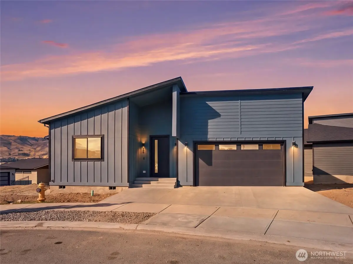 242 NW Chinook Way, East Wenatchee, WA 98802 - #1
