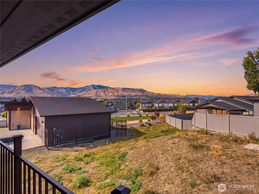 242 NW Chinook Way, East Wenatchee, WA 98802 - #2