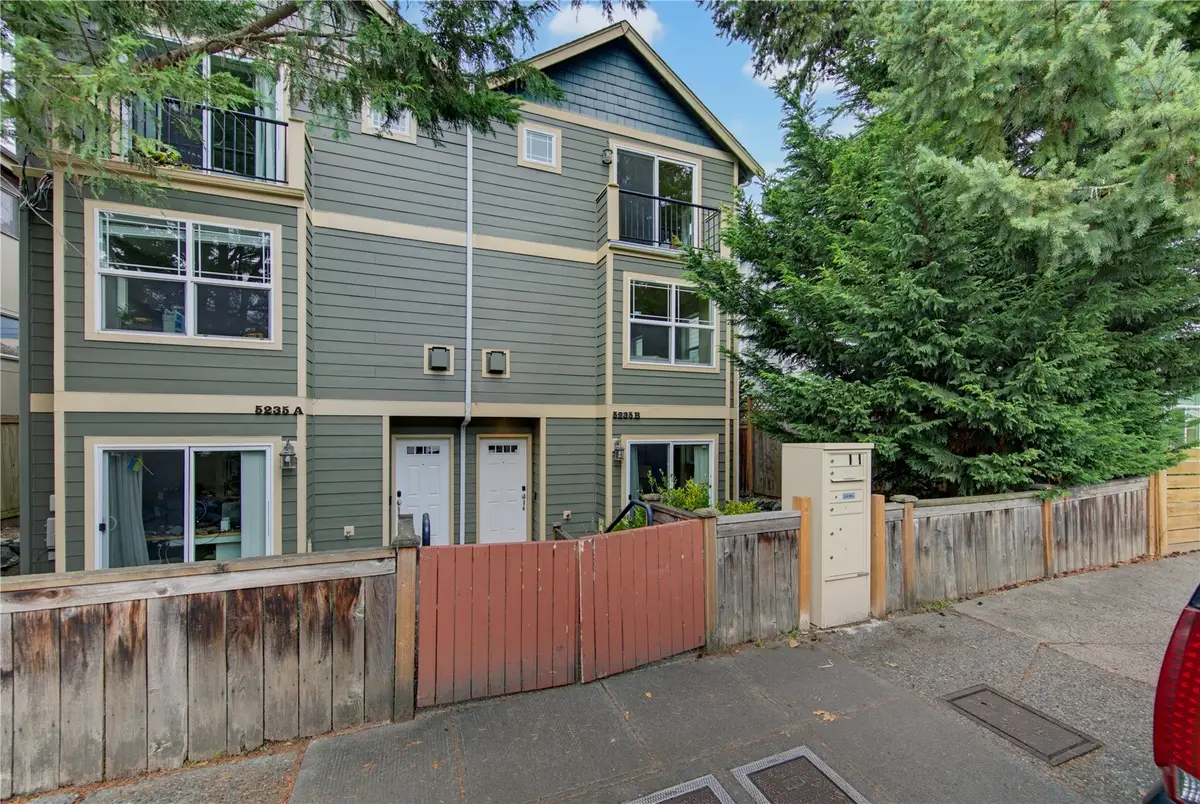 5235 11th Ave Ne #B, Seattle, WA 98105 - #1
