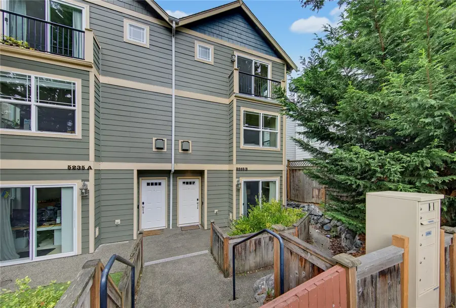 5235 11th Ave Ne #B, Seattle, WA 98105 - #2