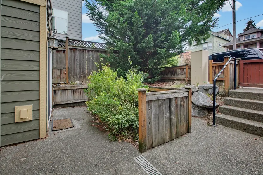 5235 11th Ave Ne #B, Seattle, WA 98105 - #3