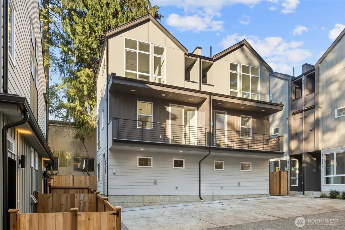 10746 Interlake Avenue N, Seattle, WA 98133 - #1