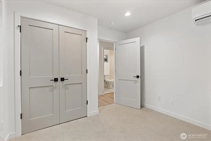 10746 Interlake Avenue N, Seattle, WA 98133 - #3