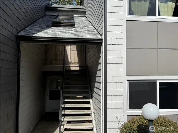 2020 Grant Avenue S #J102, Renton, WA 98055
