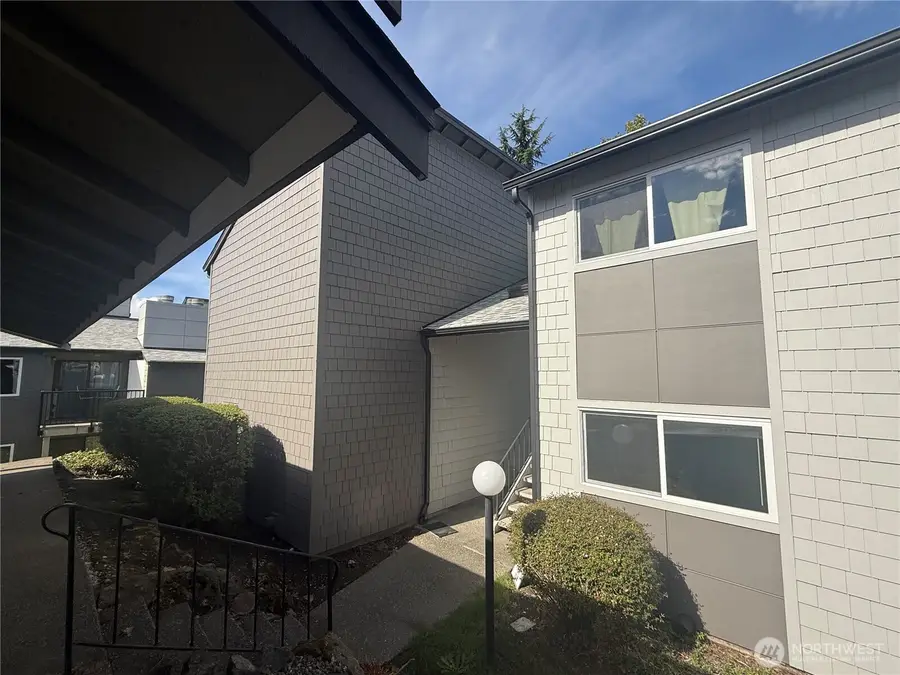 2020 Grant Avenue S #J102, Renton, WA 98055 - #2