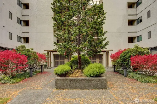 5025 California Avenue Sw #406, Seattle, WA 98136