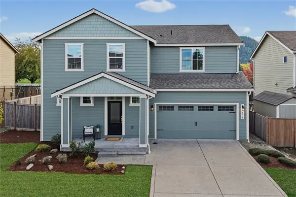 878 Riley Drive E, Enumclaw, WA 98022