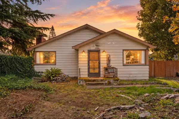 2210 202nd Street Sw, Lynnwood, WA 98036