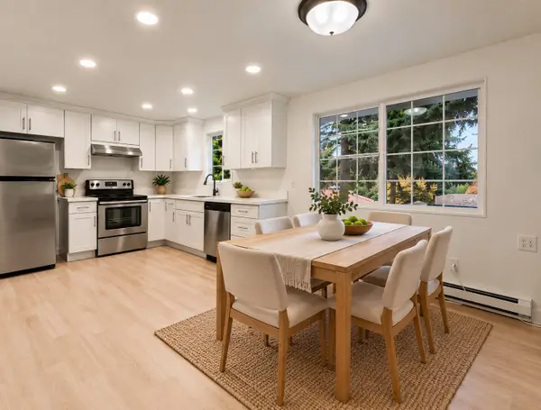 10756 Bartlett Ave Ne, Seattle, WA 98125