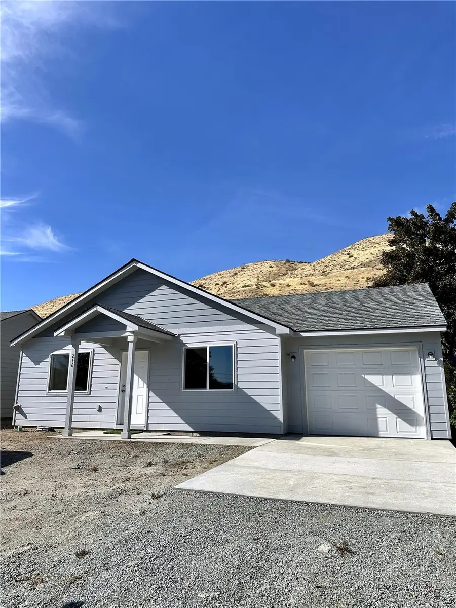 246 Beach Street, Pateros, WA 98846 - #2