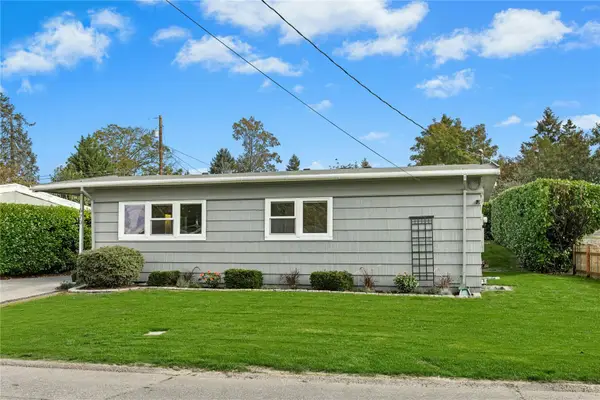 670 Dayton Avenue Ne, Renton, WA 98056
