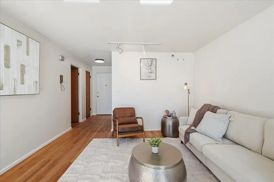 530 W Olympic Place #206, Seattle, WA 98119 - #2